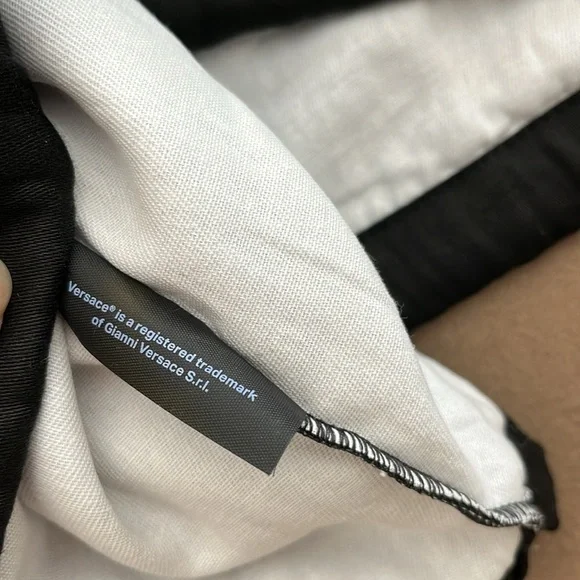 π VERSACE Large Black Dust Bag- Lined - Picture 10 of 11